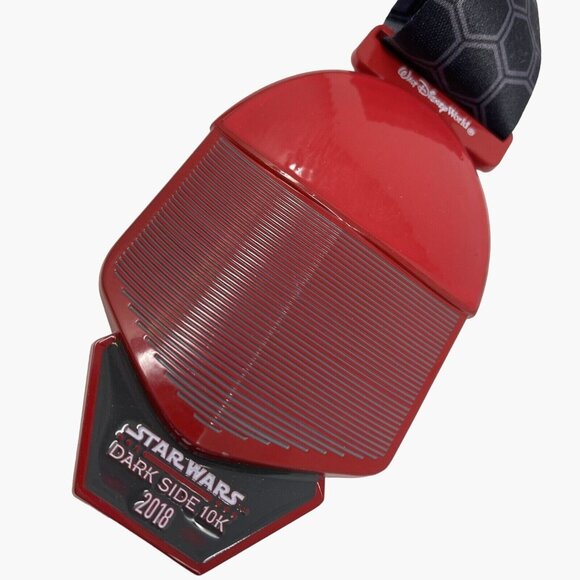 Disney Star Wars 2018 Dark Side 10K Finisher Medal RunDisney Red Guard - Picture 1 of 5